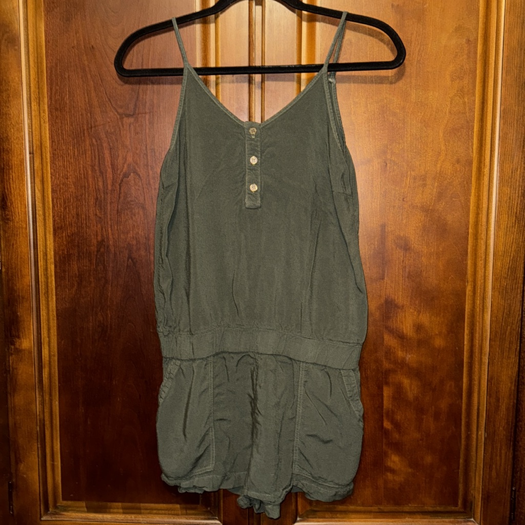Monrow Revolve Henley Romper In Laurel Green, Size Xs.
